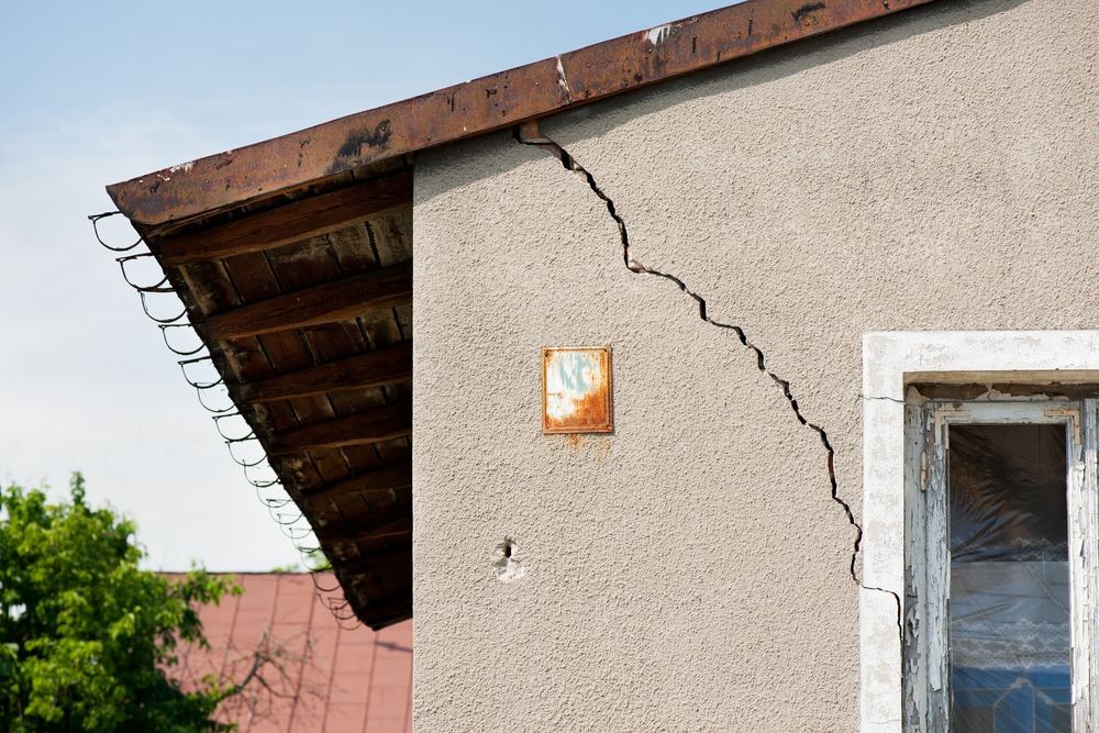 Мікротріщини та тріщини на утепленому фасаді
