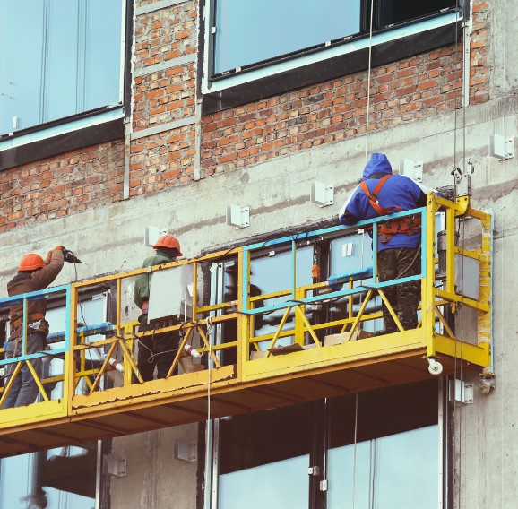 Переваги використання будівельних риштувань та люльок в будівництві