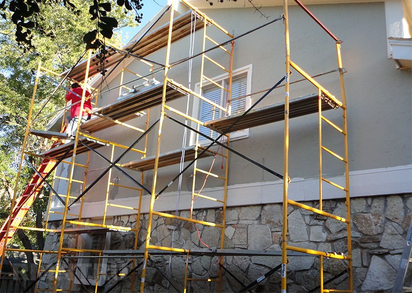 Будівельні риштування для будівництва приватного будинку