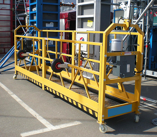 Облицювання фасаду за допомогою будівельної люльки