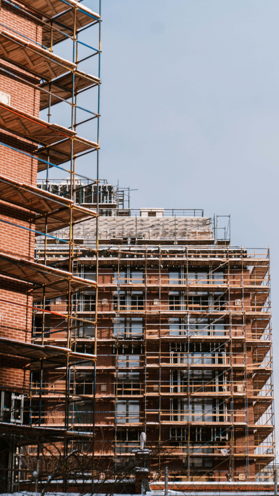 Риштування для будівлі з цегляної кладки