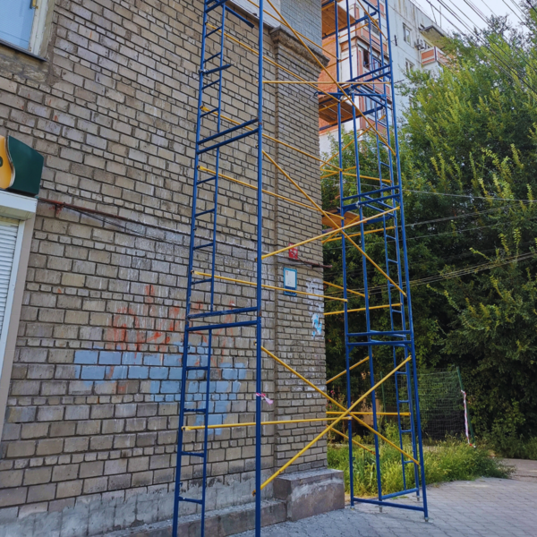 Чим відрізняються рамні риштування від клинових